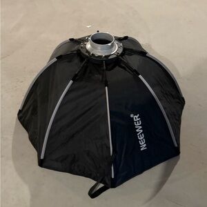 Neewer Black Softbox 35” - like new